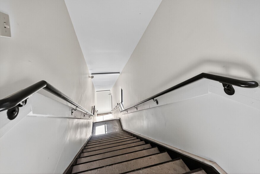 More Photos Of 514 E King Rd, Malvern Storefront Retail Office For Sale