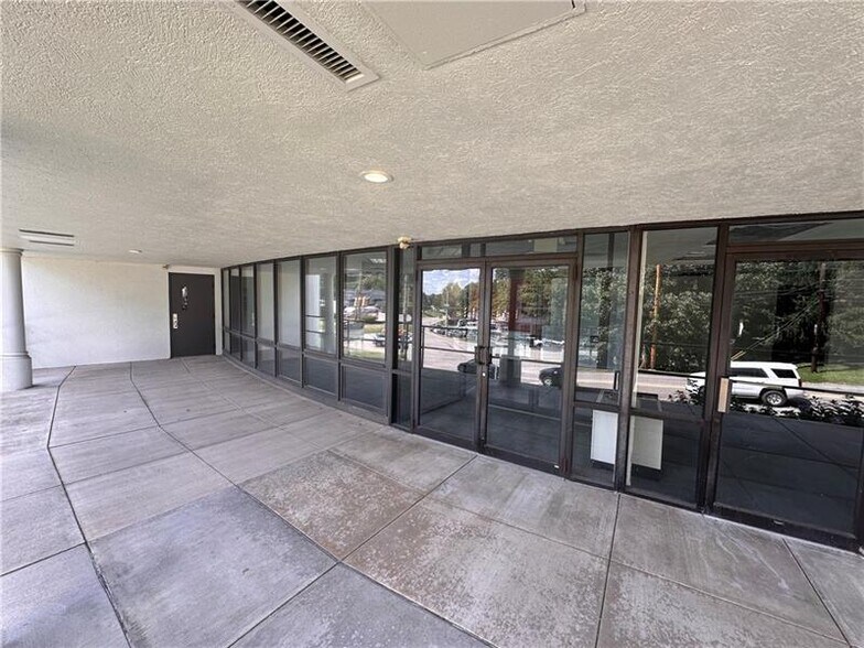 More Photos Of 9625 Perry Hwy, Pittsburgh Office For Lease