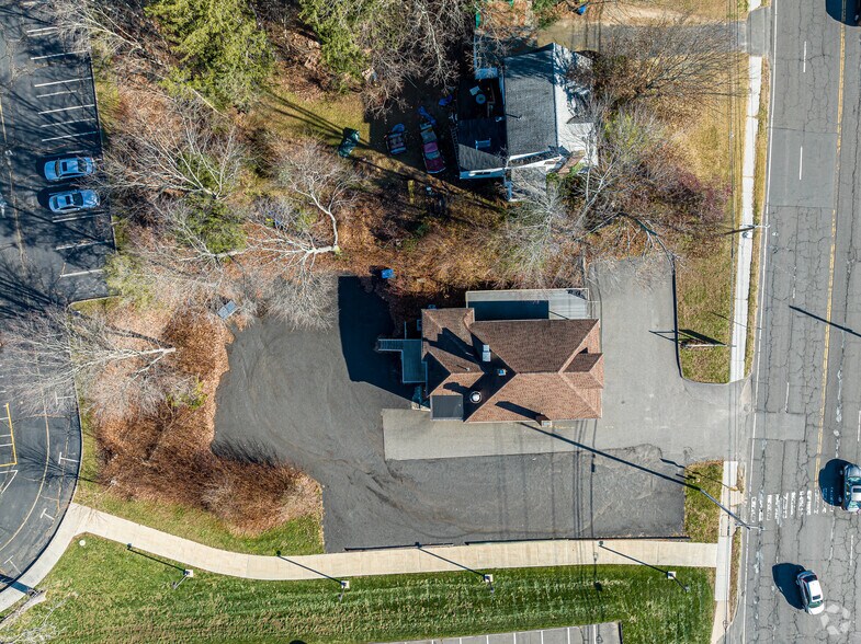 More Photos Of 702 Chase Pky, Waterbury Restaurant For Lease
