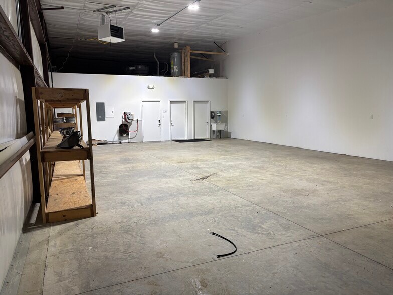 More Photos Of 1201 S Main Street, Nicholasville Flex For Lease