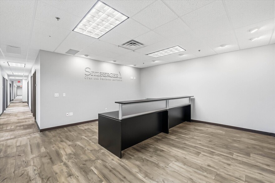 More Photos Of 601-611 N Barker Rd, Brookfield Office For Lease