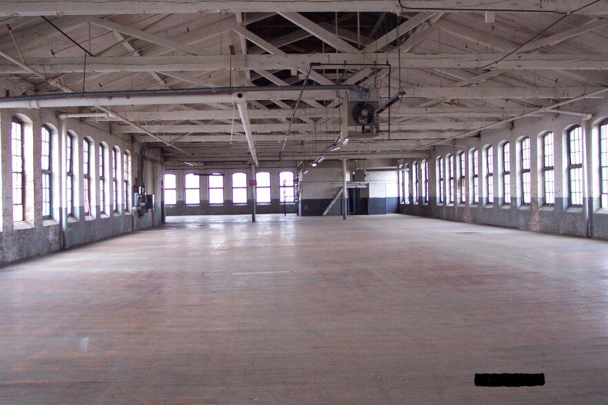 More Photos Of 468 Totowa Ave, Paterson Manufacturing For Lease