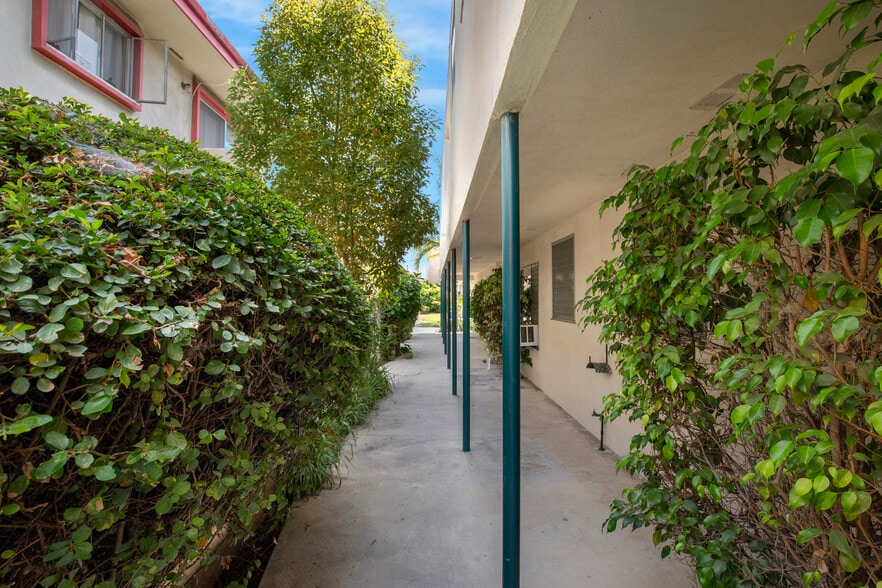 More Photos Of 6137 Alcott St, Los Angeles Apartments For Sale