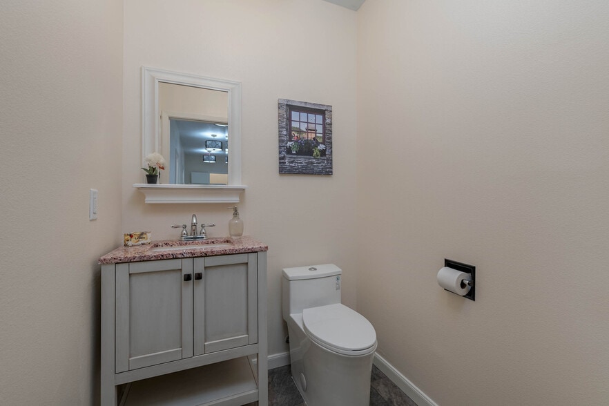More Photos Of 601 Mary Lake Dr, Bryan Office Residential For Lease