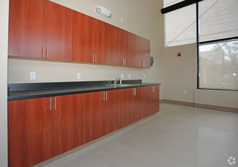 More Photos Of 1610 W International Speedway Blvd, Daytona Beach Medical For Sale