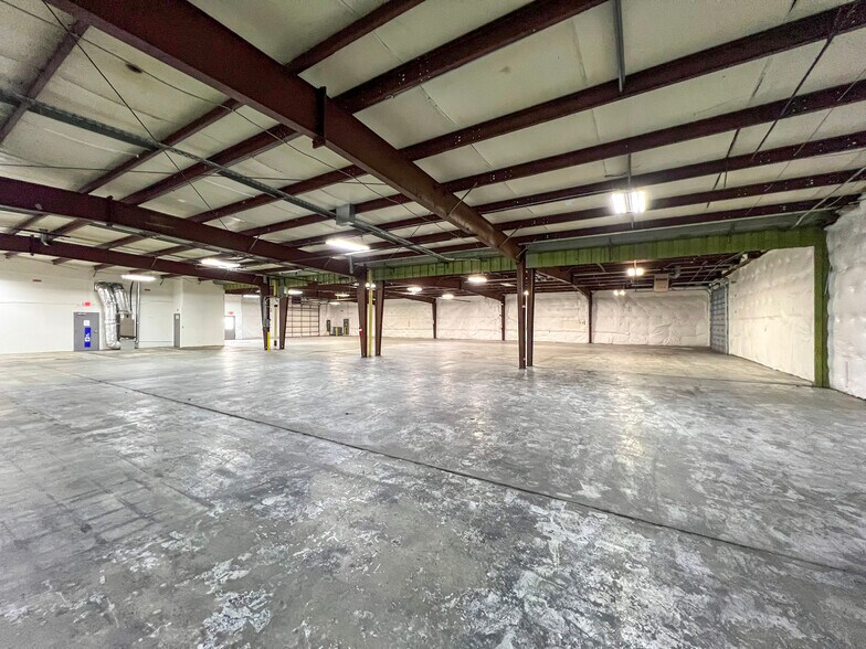 Primary Photo Of 4701 Commercial Dr NW, Huntsville Warehouse For Lease