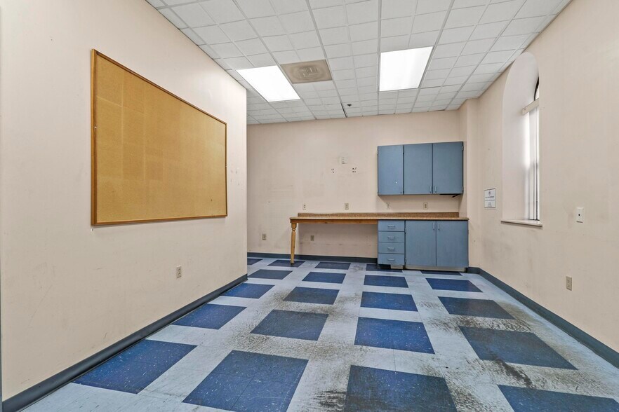 More Photos Of 315 Northampton St, Kingston Industrial For Sale