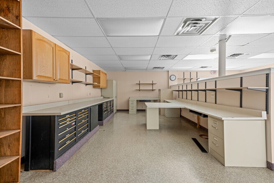 More Photos Of 901 Crown Point Rd, Westville Office For Lease