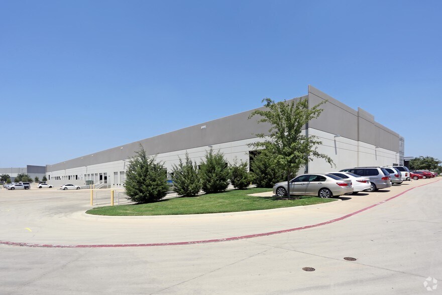 More Photos Of 3710 W Royal Ln, Irving Warehouse For Lease