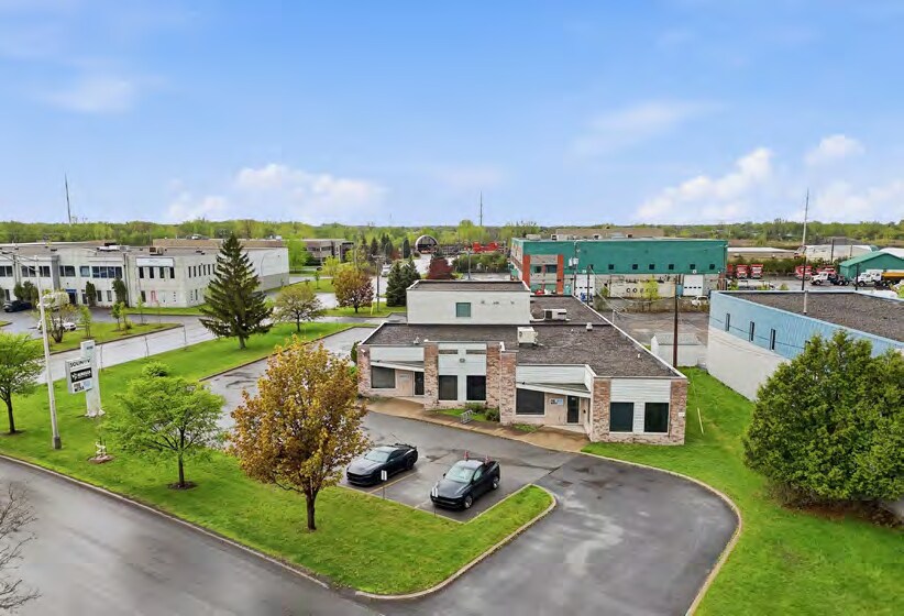 More Photos Of 4150 Boul Matte, Brossard Light Distribution For Lease