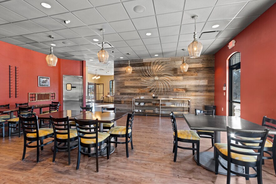 More Photos Of 8103 WI-42 Hwy, Egg Harbor General Retail For Sale