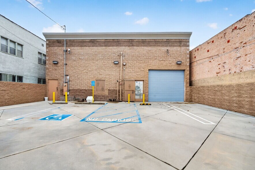 More Photos Of 4910 W Adams Blvd, Los Angeles Industrial For Lease