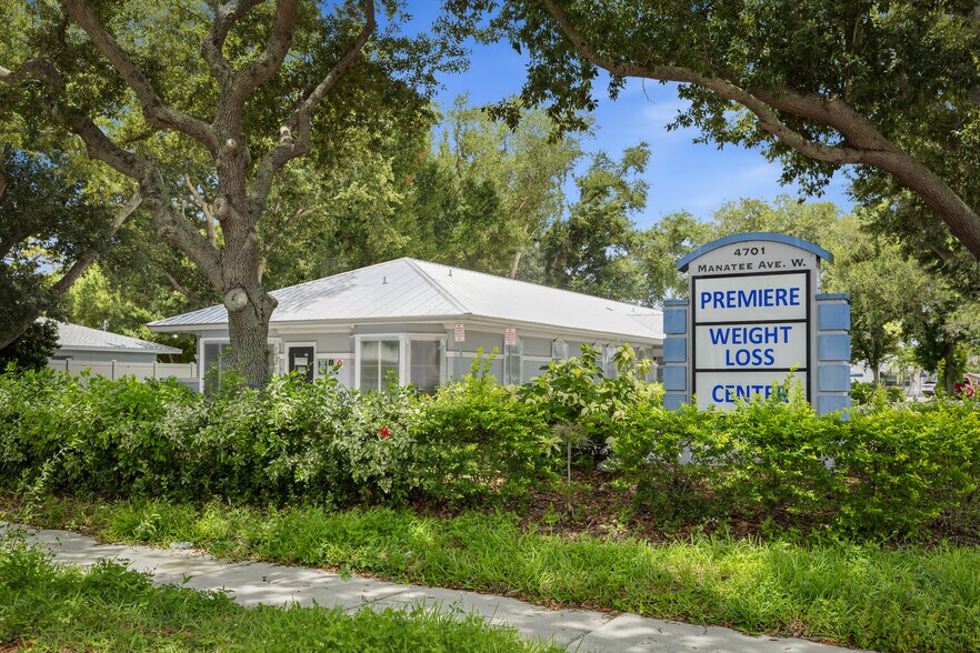 More Photos Of 4701 Manatee Ave, Bradenton Medical For Sale