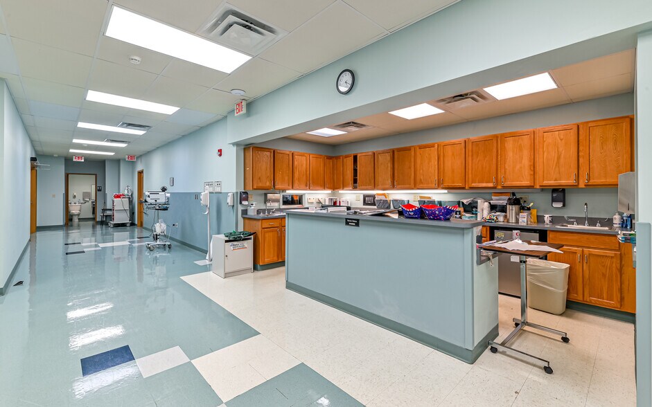 More Photos Of 508-512 N Jefferson st, New Castle Medical For Sale