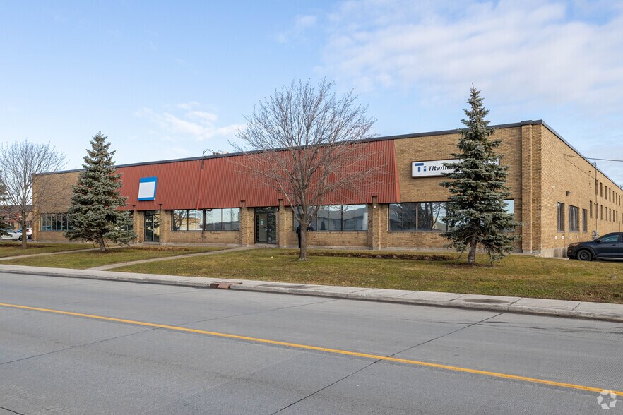 More Photos Of 127-155 Montée de Liesse, Montréal Warehouse For Lease