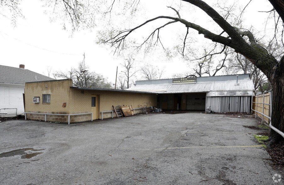 More Photos Of 2410 N Henderson Ave, Dallas Freestanding For Sale