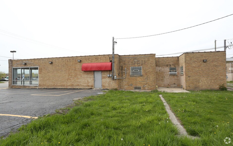 More Photos Of 10220 Grand Ave, Franklin Park Storefront Retail Office For Lease