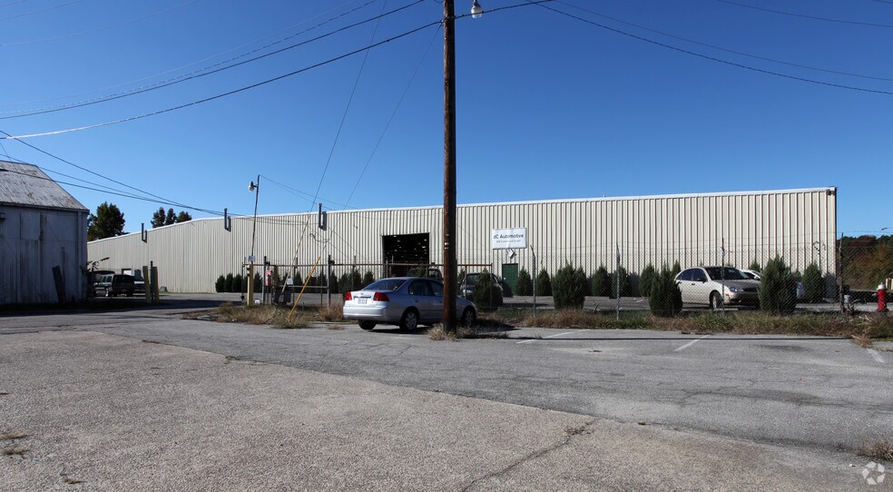 More Photos Of 320 Commerce Ct, Rocky Mount Warehouse For Lease