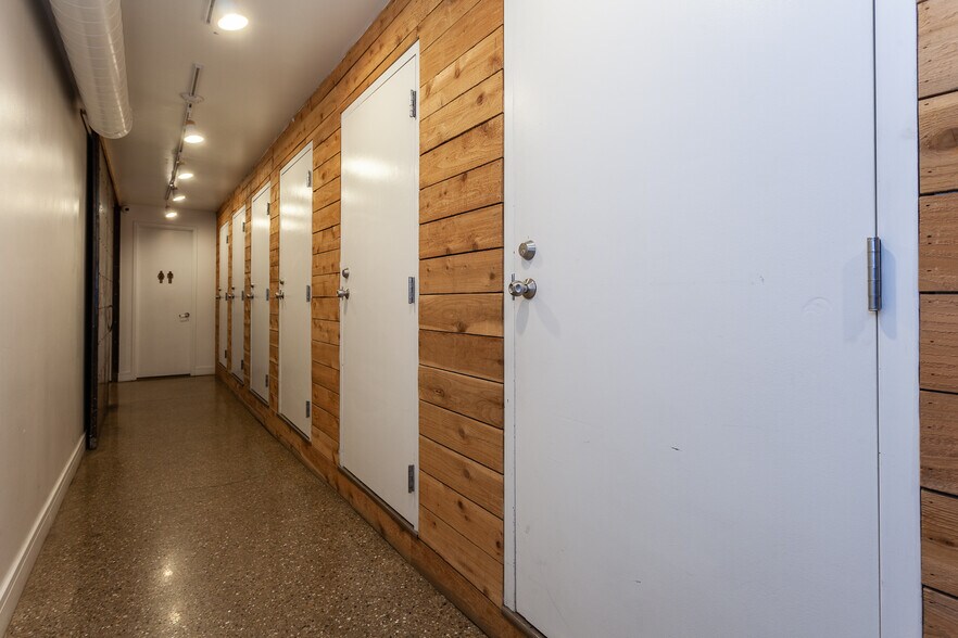 More Photos Of 2425 W 14th St, Chicago Loft Creative Space For Lease