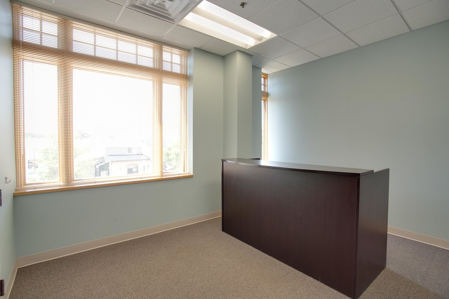 More Photos Of 5143-5151 Mochel Dr, Downers Grove Office For Sale