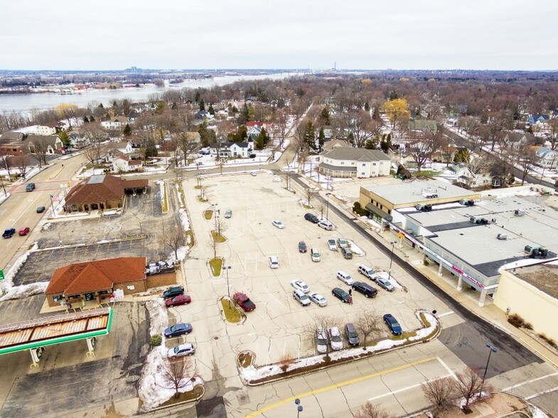 More Photos Of 310 N Wisconsin St, De Pere Unknown For Lease