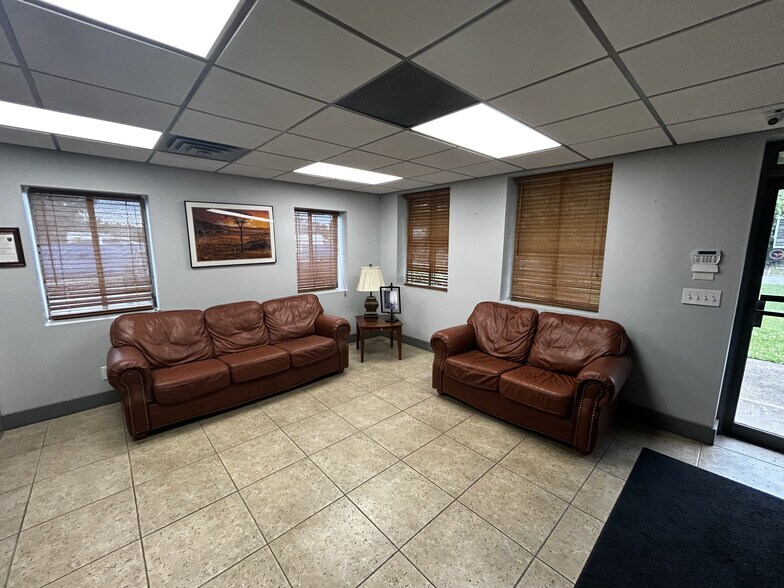 More Photos Of 4070 Nine McFarland Dr, Alpharetta Flex For Lease