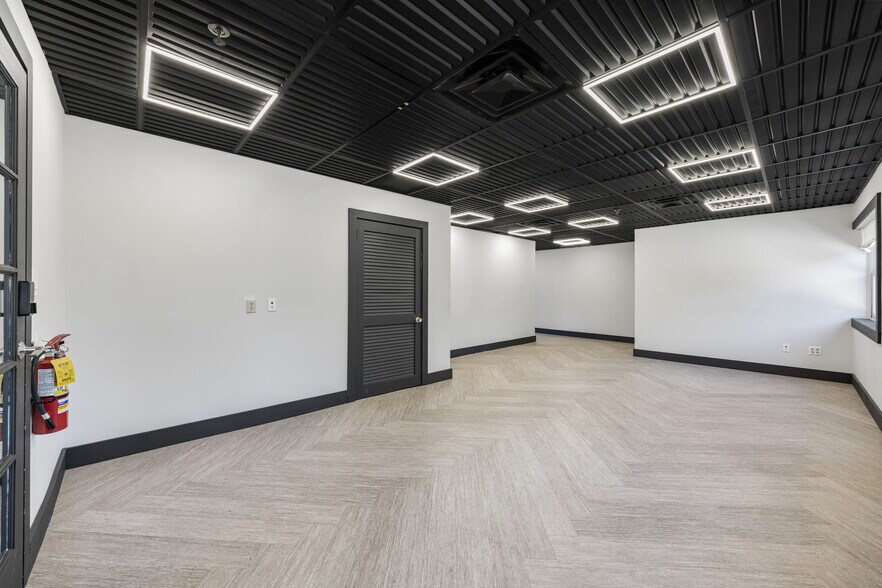 More Photos Of 7 Elmwood Dr, New City Office For Sale