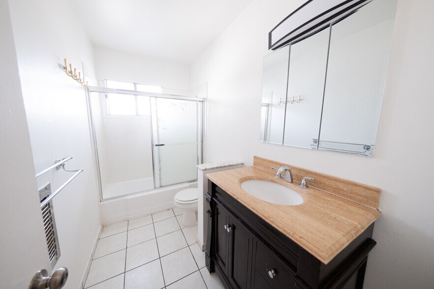 More Photos Of 240 S Doheny Dr, Beverly Hills Apartments For Sale