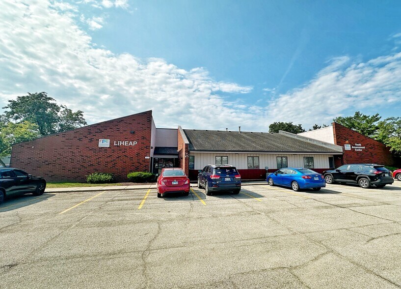 Primary Photo Of 2009-2011 Round Barn Rd, Champaign Office For Lease