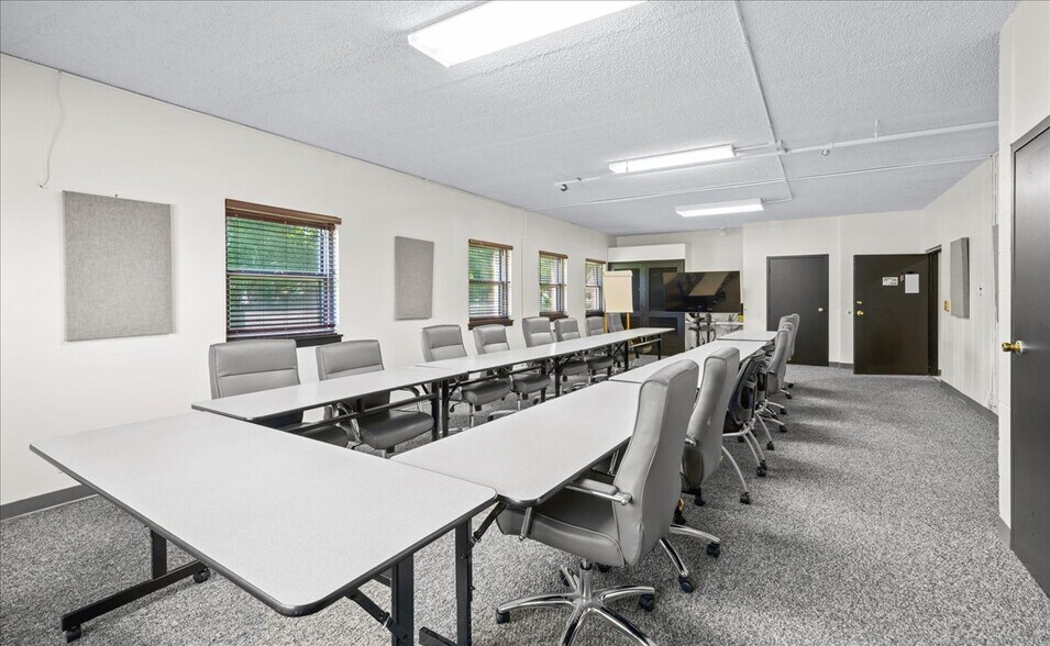 More Photos Of 2406 Fowler Ave, Omaha Office For Sale