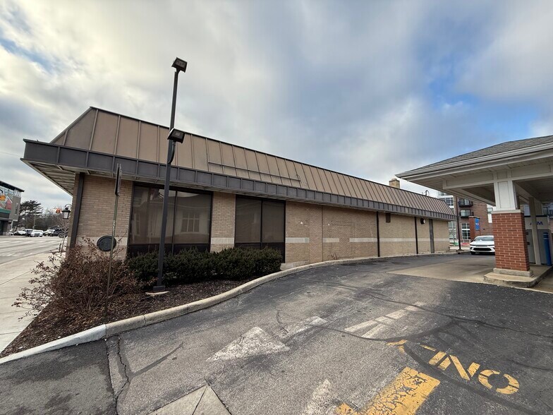 More Photos Of 706 Broad Ripple Ave, Indianapolis Bank For Lease