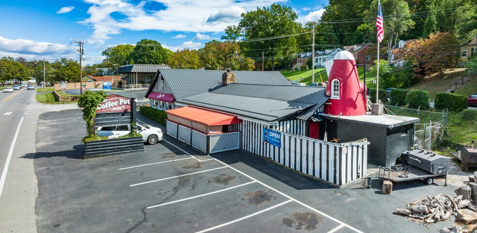 More Photos Of 2902 Brambleton Ave SW, Roanoke General Retail For Sale