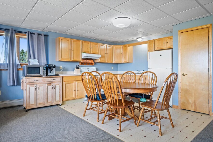 More Photos Of 341 US Route 1, Weston Hotel For Sale