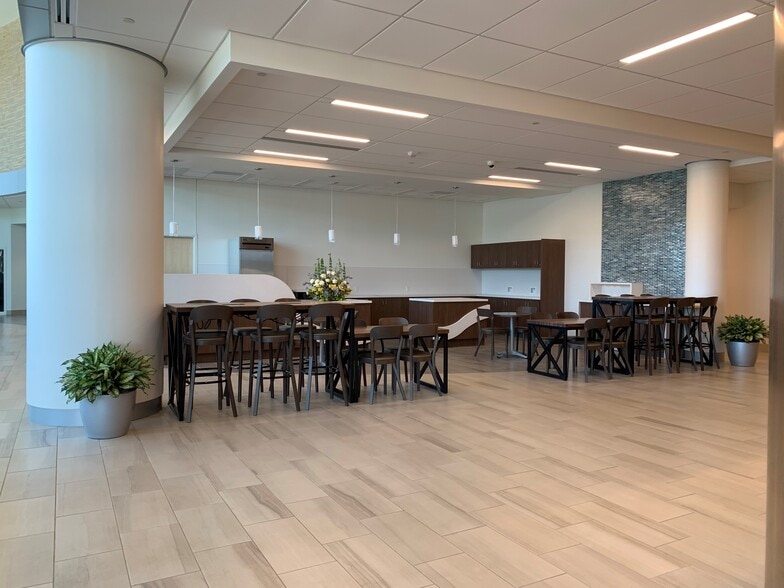 More Photos Of 6251 E Virginia Beach Blvd, Norfolk Hospital For Lease