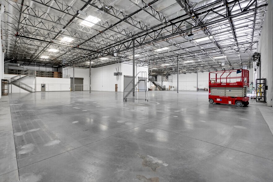 More Photos Of 4200 Pioneer Ave, Las Vegas Warehouse For Sale