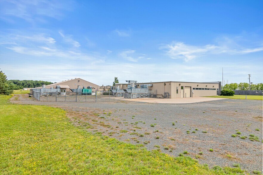 More Photos Of 803 Prospect Ave, Osceola Manufacturing For Sale