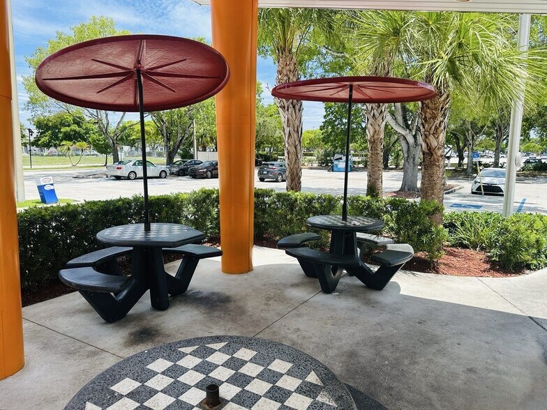 More Photos Of 7041 Seacrest Blvd, Lantana Restaurant For Sale