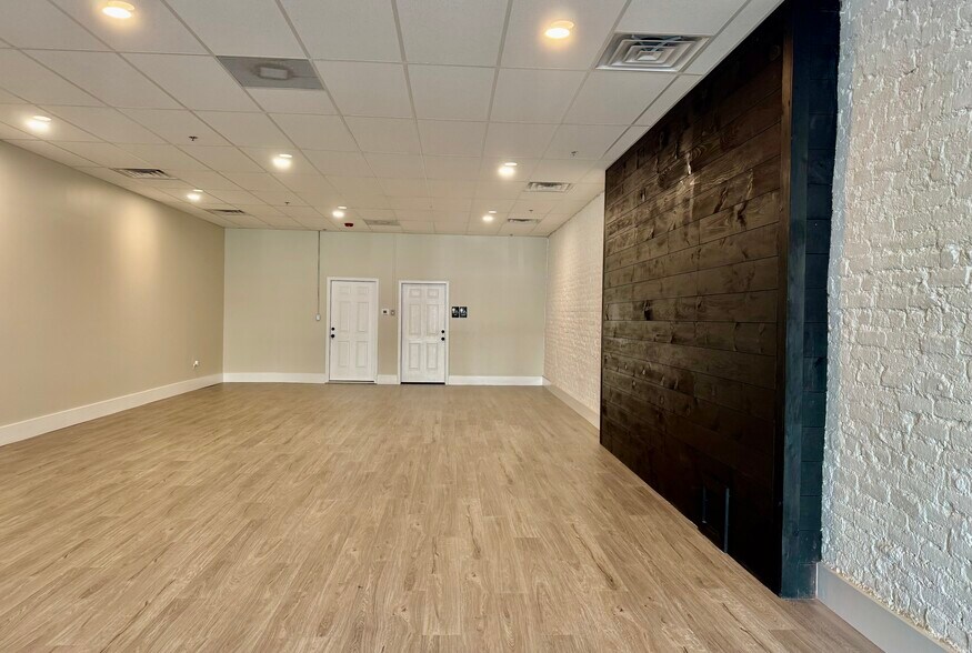 More Photos Of 1143 E Main St, Radford Flex For Lease