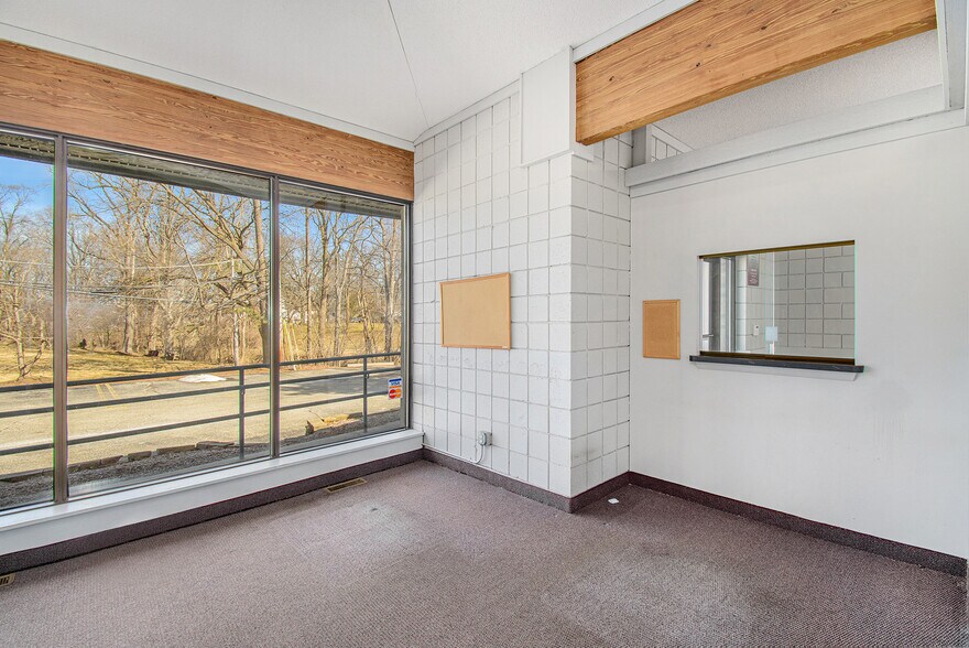 More Photos Of 18340 Middlebelt Rd, Livonia Office For Sale