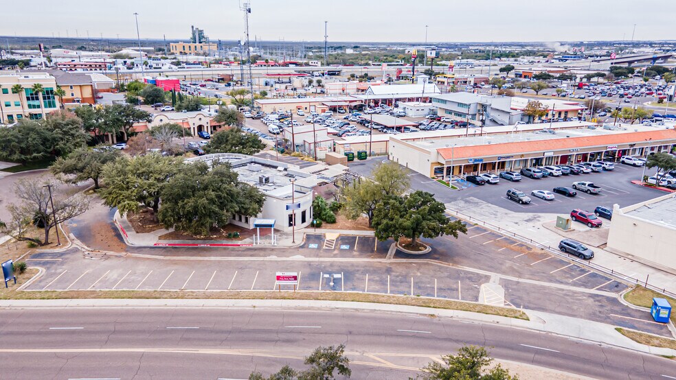 More Photos Of 102 Del Ct, Laredo Office For Lease