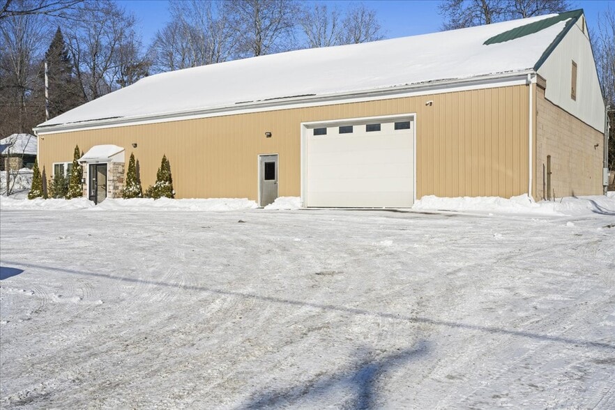 More Photos Of 210 Main St, Leicester Flex For Sale