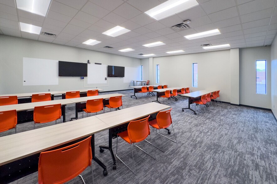 More Photos Of 200-298 Fernwood Ave, Edison Office For Lease