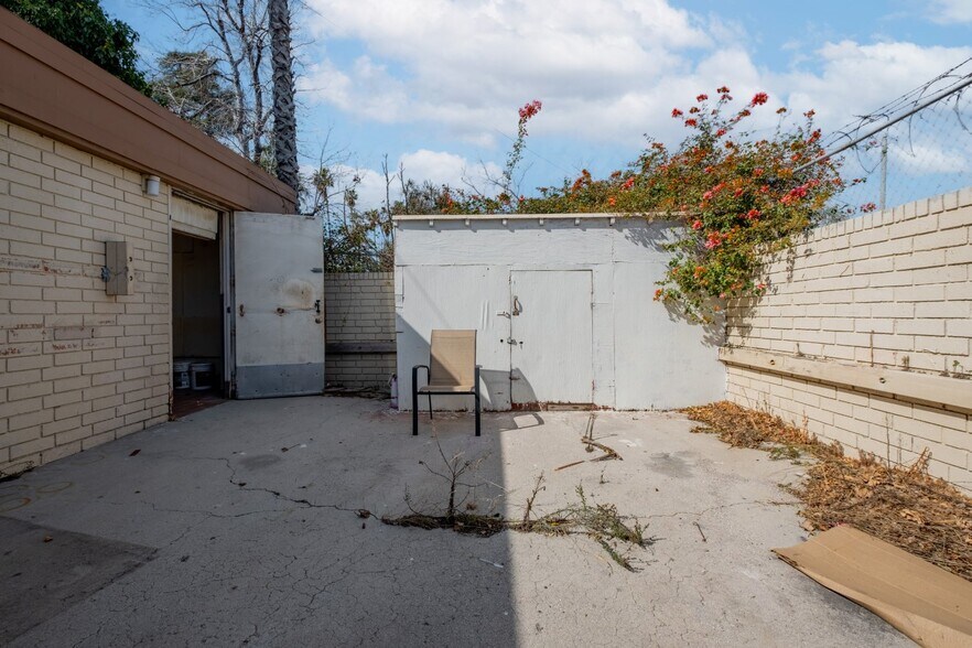 More Photos Of 16955 Sherman Way, Van Nuys Freestanding For Sale