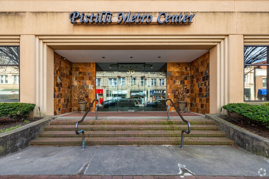More Photos Of 70 Glen St, Glen Cove Medical For Lease
