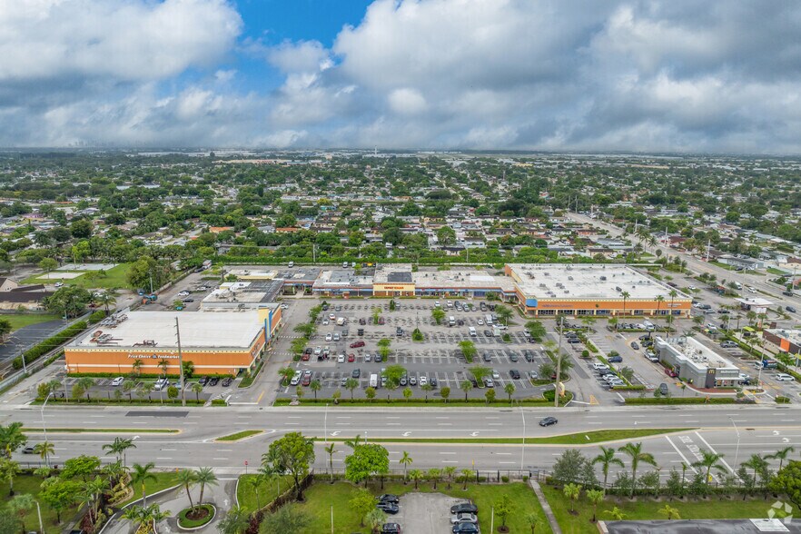 More Photos Of 4500-4698 NW 183rd St, Miami Gardens Storefront For Lease