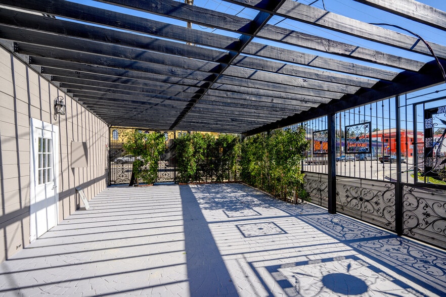 More Photos Of 6500 Foothill Blvd, Tujunga Restaurant For Sale