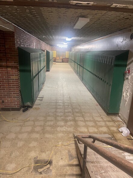 More Photos Of 600 Motor St, Pontiac Schools For Sale