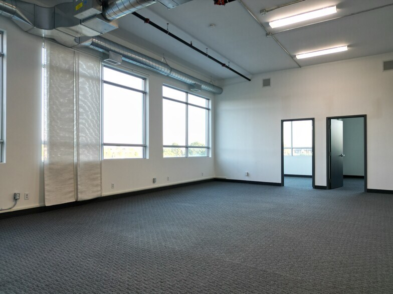 More Photos Of 65 Denzil Doyle Crt, Ottawa Light Distribution For Sale