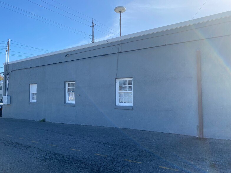 More Photos Of 416 N Stonestreet Ave, Rockville Warehouse For Lease