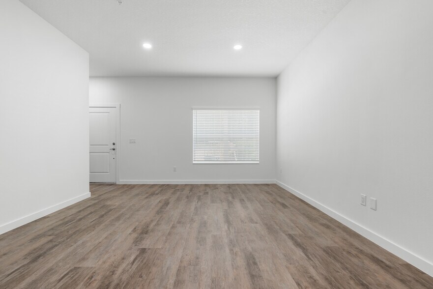 More Photos Of 2755 SE 17th St, Ocala Apartments For Sale